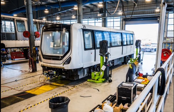 Denver International Airport reemplaza sus últimos trenes antiguos y moderniza su sistema de transporte interno
