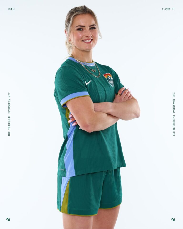 Summit FC estrena uniforme histórico previo a su debut en la NWSL