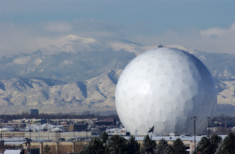 Buckley Space Force Base: descartan explosivos tras amplia movilización y reanudan operaciones