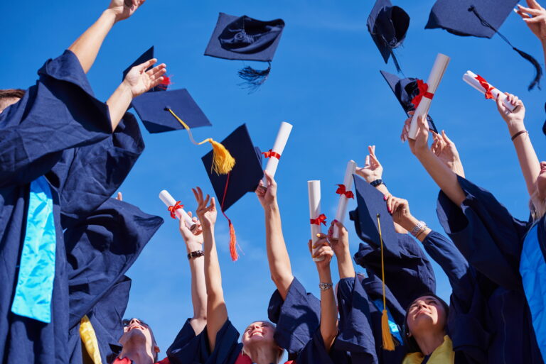 Legisladores impulsan subvenciones para educación y desarrollo laboral