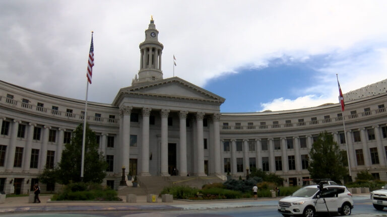 Servicio de Inmigración y Control de Aduanas (ICE) responde a orden ejecutiva del alcalde de Denver