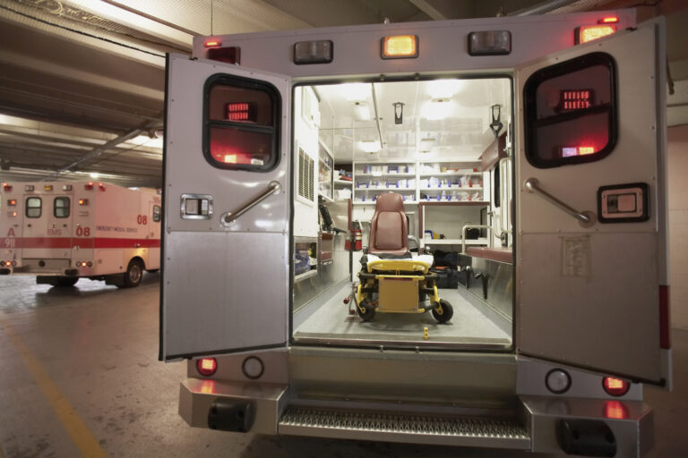Nuevo servicio de ambulancias reduce tiempos de respuesta y refuerza atención médica en Hudson
