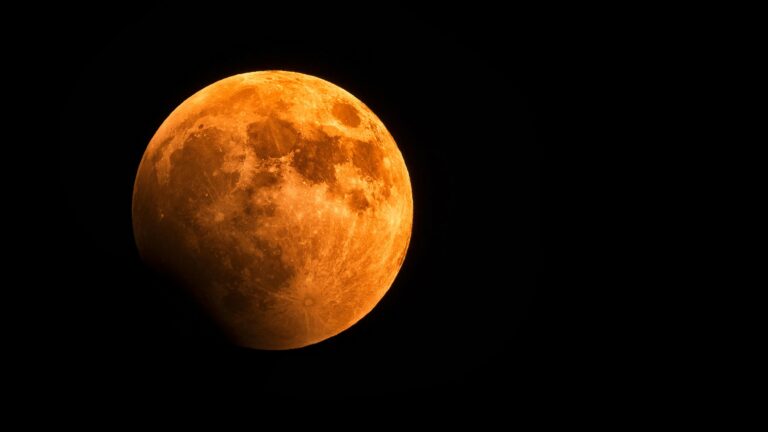 Eclipse lunar total será visible en Colorado antes del amanecer del martes