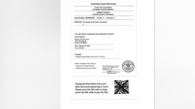 Autoridades de Denver advierten sobre estafa de peajes mediante citatorio judicial falso por mensaje de texto