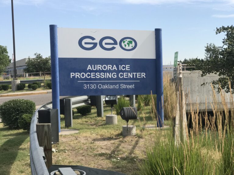 Centro ICE Aurora: denuncian desnutrición y trabajo forzado en instalación migratoria