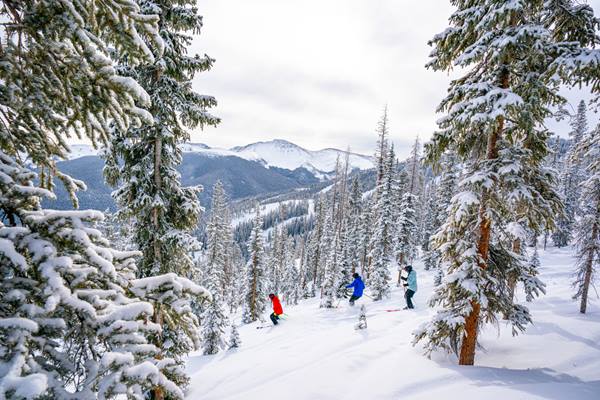 Buscan a snowboarder tras chocar y huir dejando herido a niño de 8 años en Winter Park