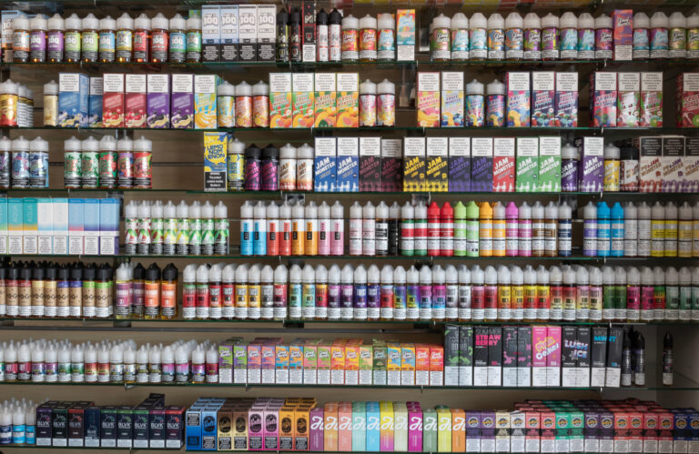 Aurora aprueba nuevas reglas para tiendas de tabaco