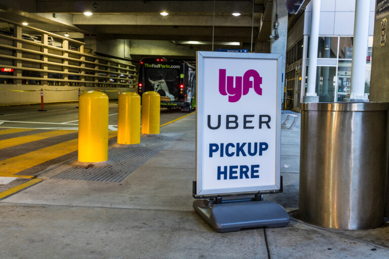 Conductores de Uber y Lyft en Colorado apoyan leyes para proteger sus ingresos
