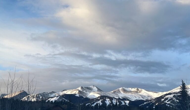 Accidente de esquí en Breckenridge deja a un visitante muerto tras caída en pista extrema