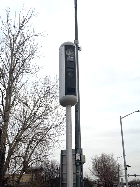 Longmont instaló nuevas cámaras para detectar semáforos en rojo y exceso de velocidad en dos intersecciones principales