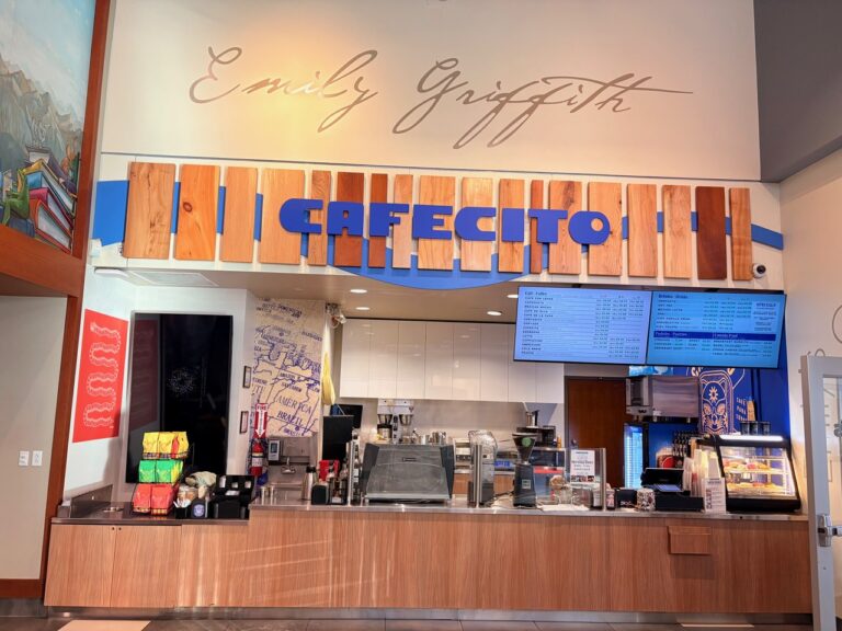 Cafecito abre una nueva cafetería en el edificio Emily Griffith en el centro de Denver