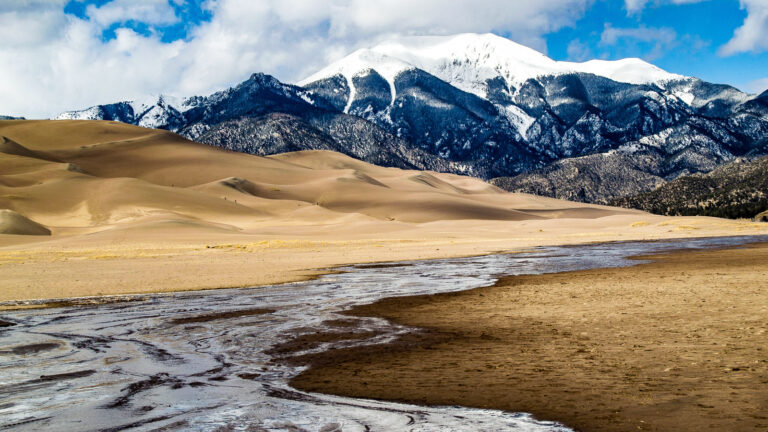 Sequía en Colorado amenaza el flujo del arroyo Medano en Great Sand Dunes