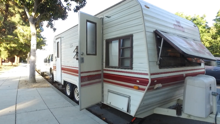 Proponen limitar estacionamiento de RVs a 72 horas tras quejas de vecinos y negocios en Broomfield