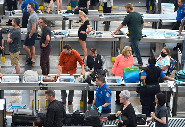 Cómo revisar tiempos de espera de TSA y reservar acceso rápido en el aeropuerto Internacional de Denver