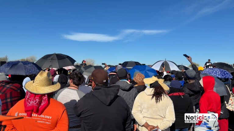 Trabajadores de JBS en Greeley mantienen huelga por mejores condiciones