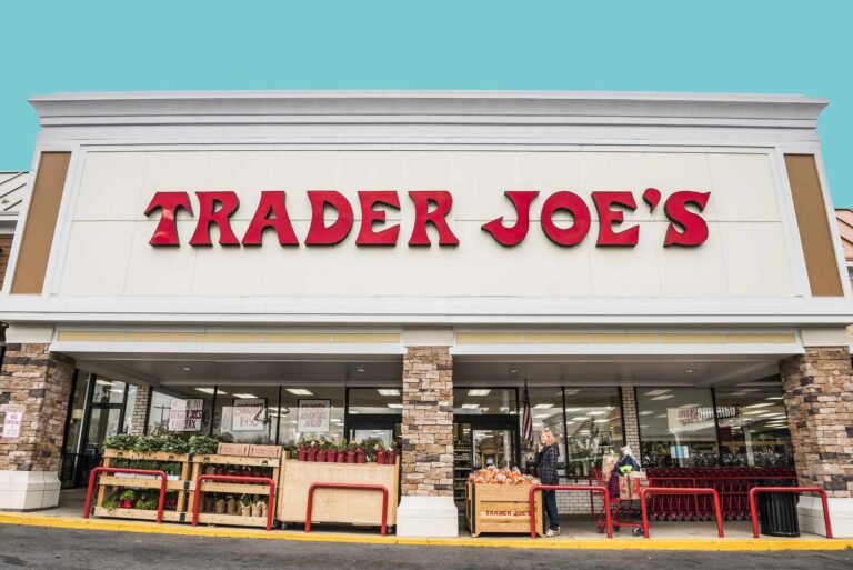 Más de 3 millones de libras de alimentos de Trader Joe’s son retiradas por posible contaminación con vidrio