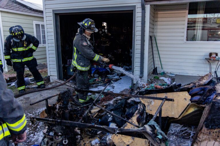 Incendio en vivienda de Aurora desplaza a 5 personas