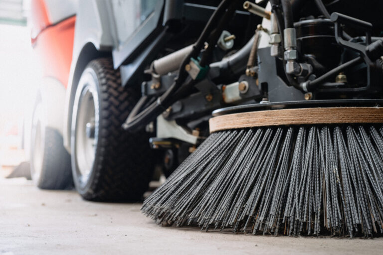 Inicia temporada de limpieza de calles en Denver; multas de $50 para quienes no muevan sus autos