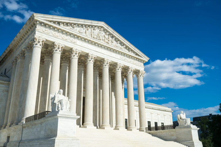 Corte Suprema falla contra ley de Colorado que prohíbe “terapias de conversión” para menores LGBTQ+