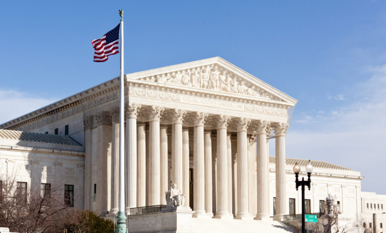 Corte Suprema se inclina a bloquear intento de Trump de eliminar ciudadanía por nacimiento