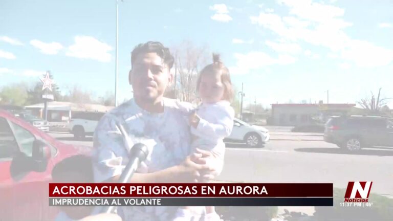 Policía De Aurora Y Menores En Motocicletas