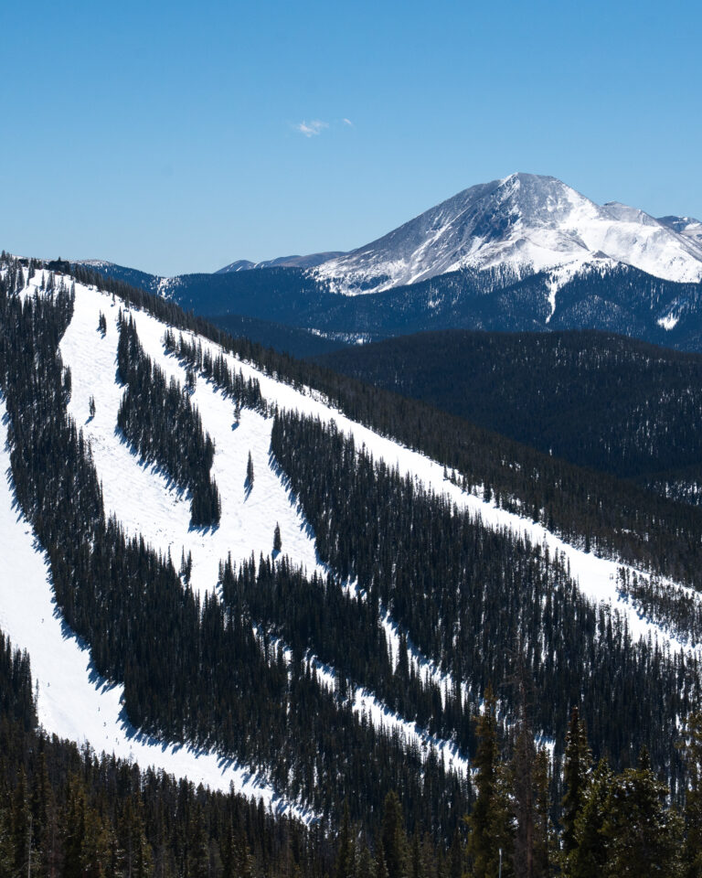 Temporada de esquí finaliza anticipadamente por baja nieve y cierra junto a otros resorts