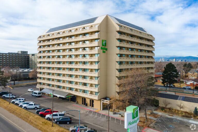 Hotel en Park Hill se vende por $9 millones para convertirse en 240 apartamentos