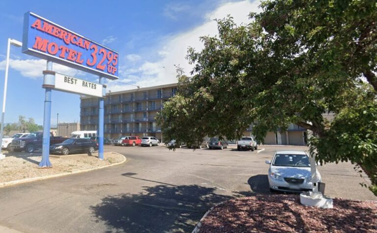 Comienza demolición de histórico motel en Wheat Ridge tras años de problemas de crimen