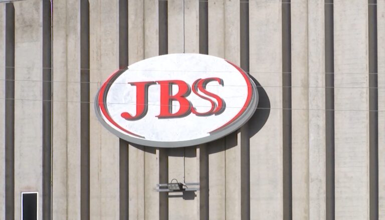 Demandan al estado por permitir operación de planta JBS sin permiso vigente de contaminación del aire