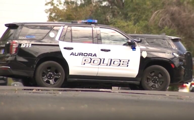Motociclista muere en accidente en Hampden Avenue tras colisión con vehículo