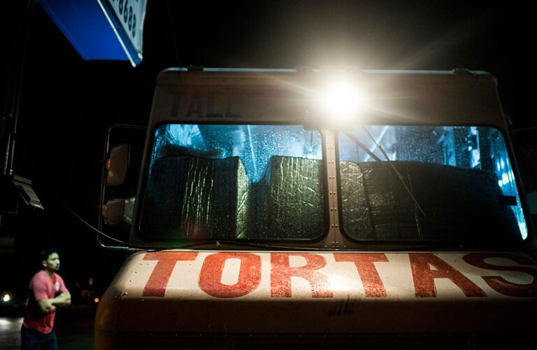 Nueva ley de food trucks enfrenta resistencia local pese a beneficios en permisos estatales en Colorado