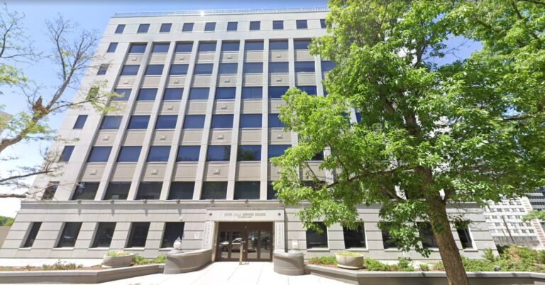 Investigación en Colorado por denuncias laborales en el Departamento de Servicios Humanos y pagos de casi $3 millones a exempleados