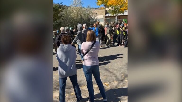 Oficial de la Patrulla Fronteriza enfrenta cargos tras presunta agresión a manifestante en protesta frente a centro de ICE en Durango