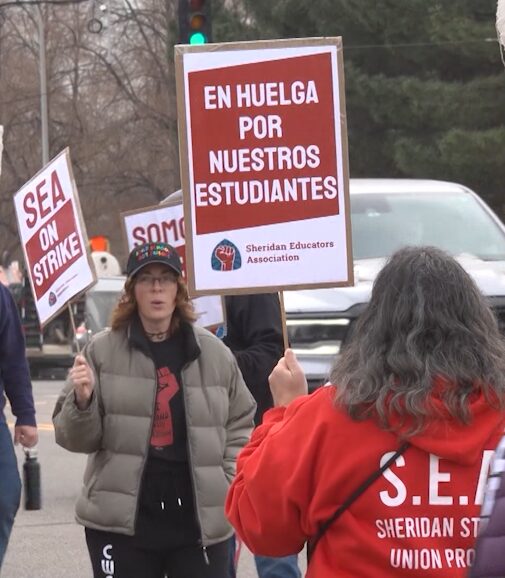 Distrito de Sheridan y sindicato logran acuerdo tras la huelga más larga de maestros en Colorado