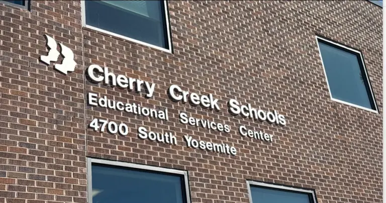 Director de Cherry Creek Schools renuncia tras acusaciones de comentarios racializados