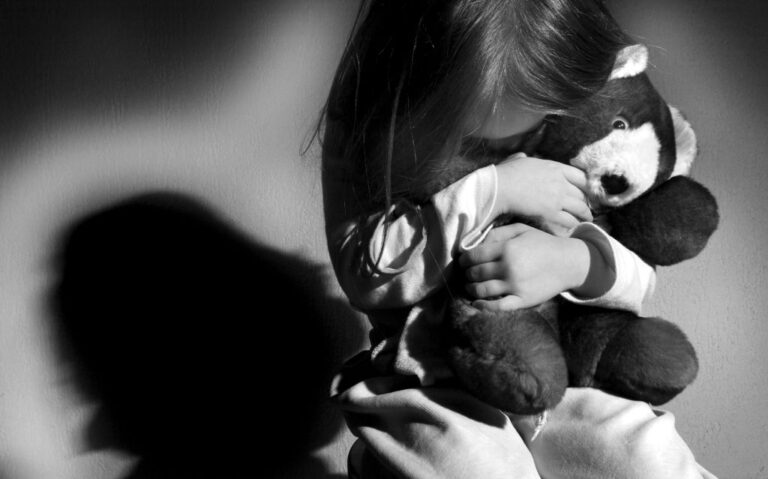 Casos de abuso y negligencia infantil caen más del 40% en cuatro años en Colorado