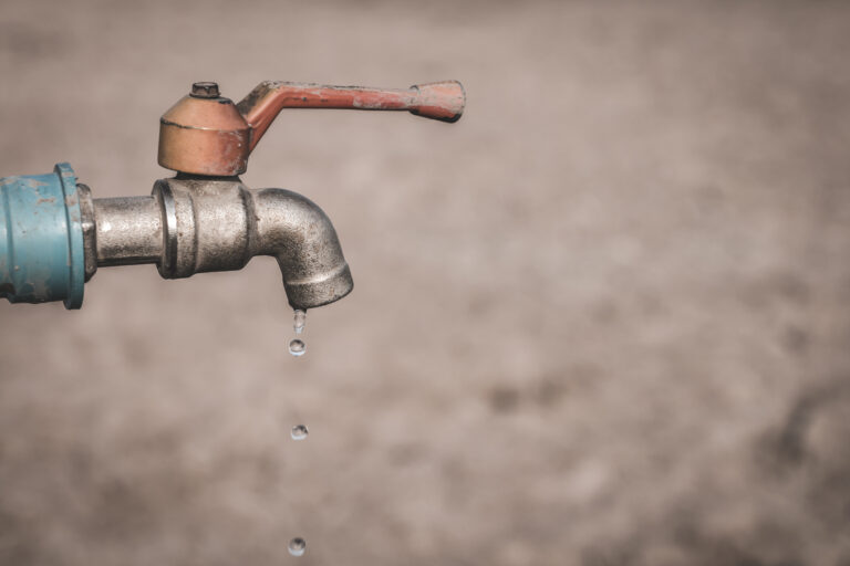Legisladores de Colorado aprueban expansión de pruebas de calidad del agua en escuelas por riesgo de plomo