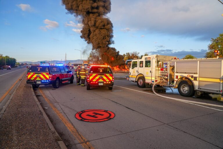 Confirman muerte de conductor tras incendio de camión de combustible en Littleton