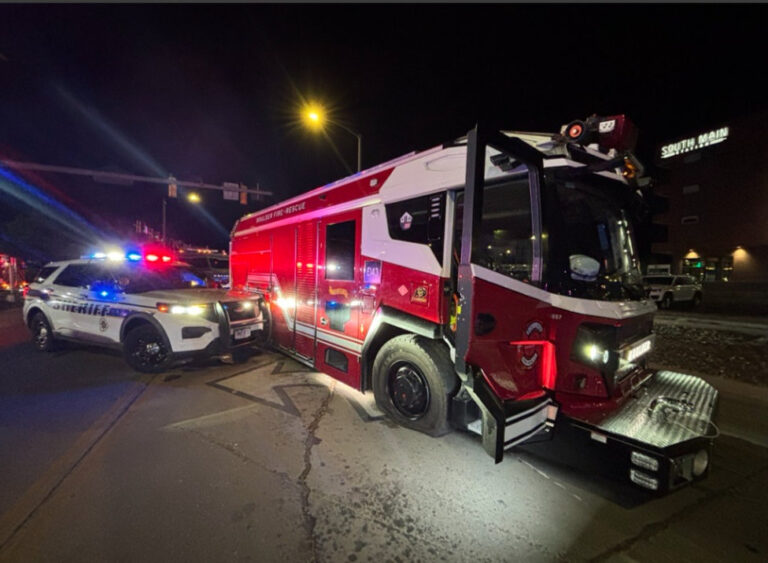 Sospechoso roba camión de bomberos minutos después de salir de la cárcel en Boulder