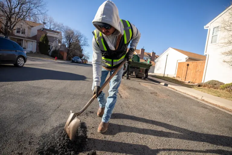Westminster repara más de 1,300 baches en pocos días
