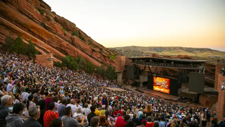Anuncian cartelera 2026 de “Film on the Rocks” en Red Rocks con clásicos y comedias