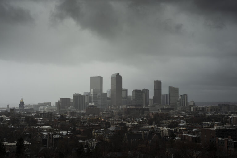 Cómo proteger árboles ante tormenta de nieve húmeda y evitar daños durante el temporal