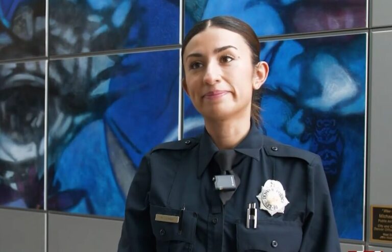 Reconocimiento a oficiales de policía en Denver por su labor humanitaria